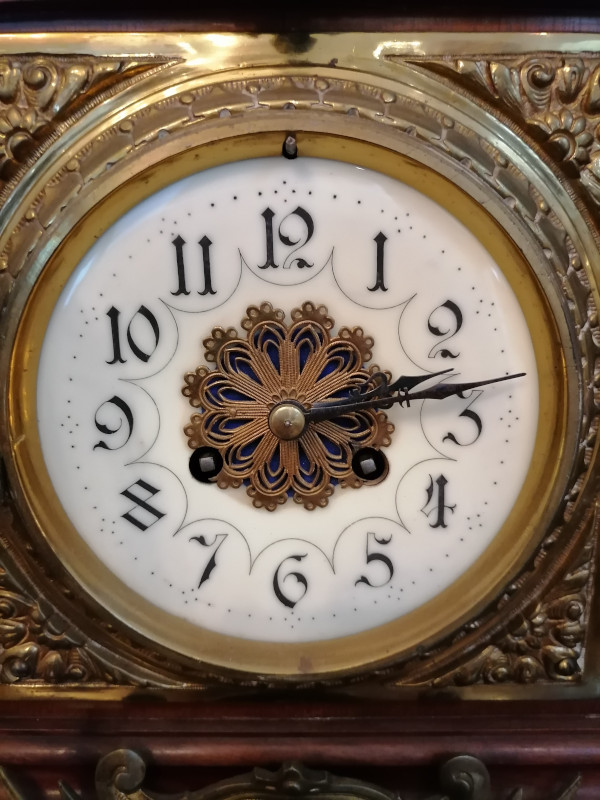 mantle clock